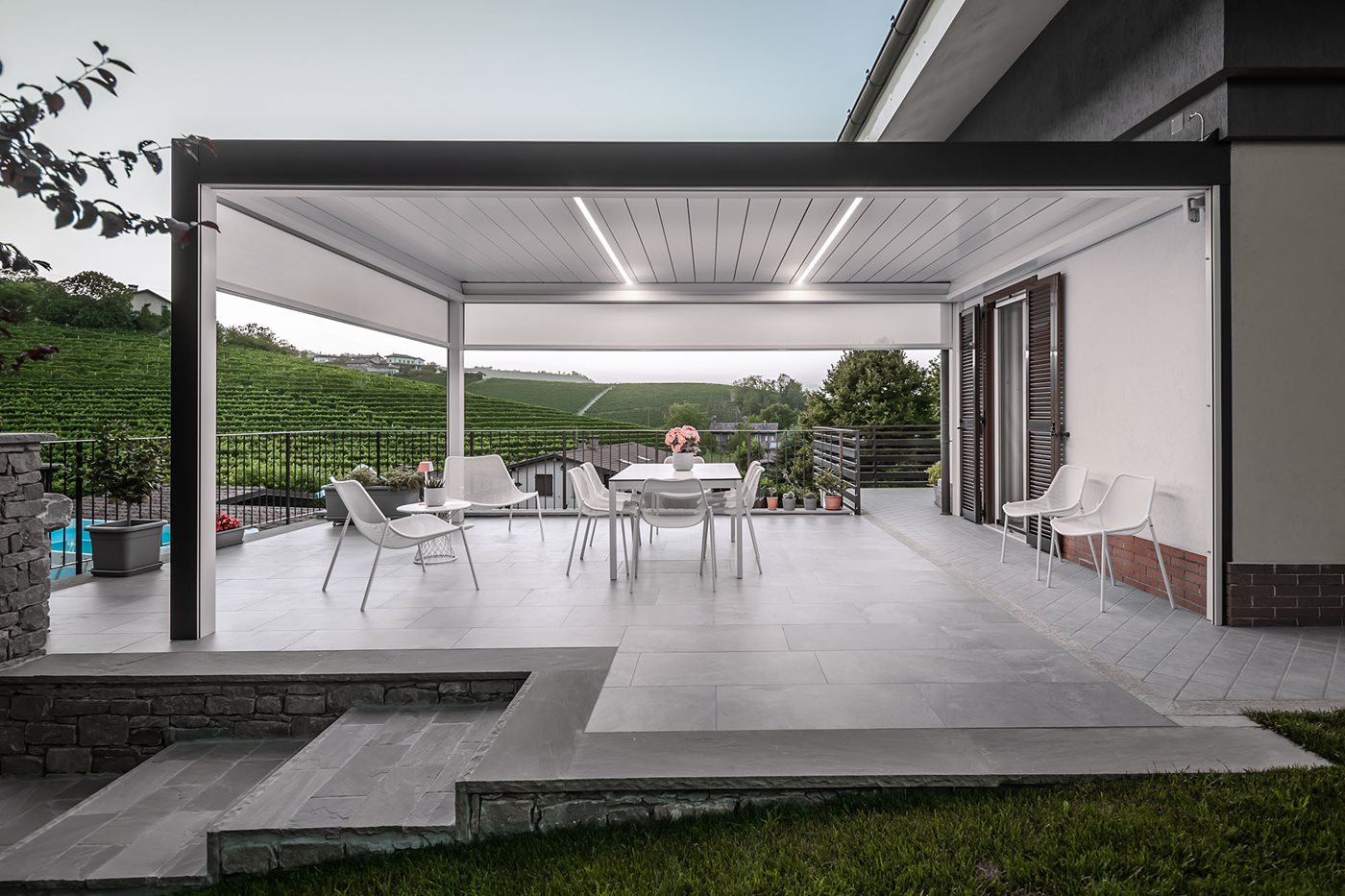 Elegance and functionality among the vineyards of Piedmont with Imago® Bioclimatic