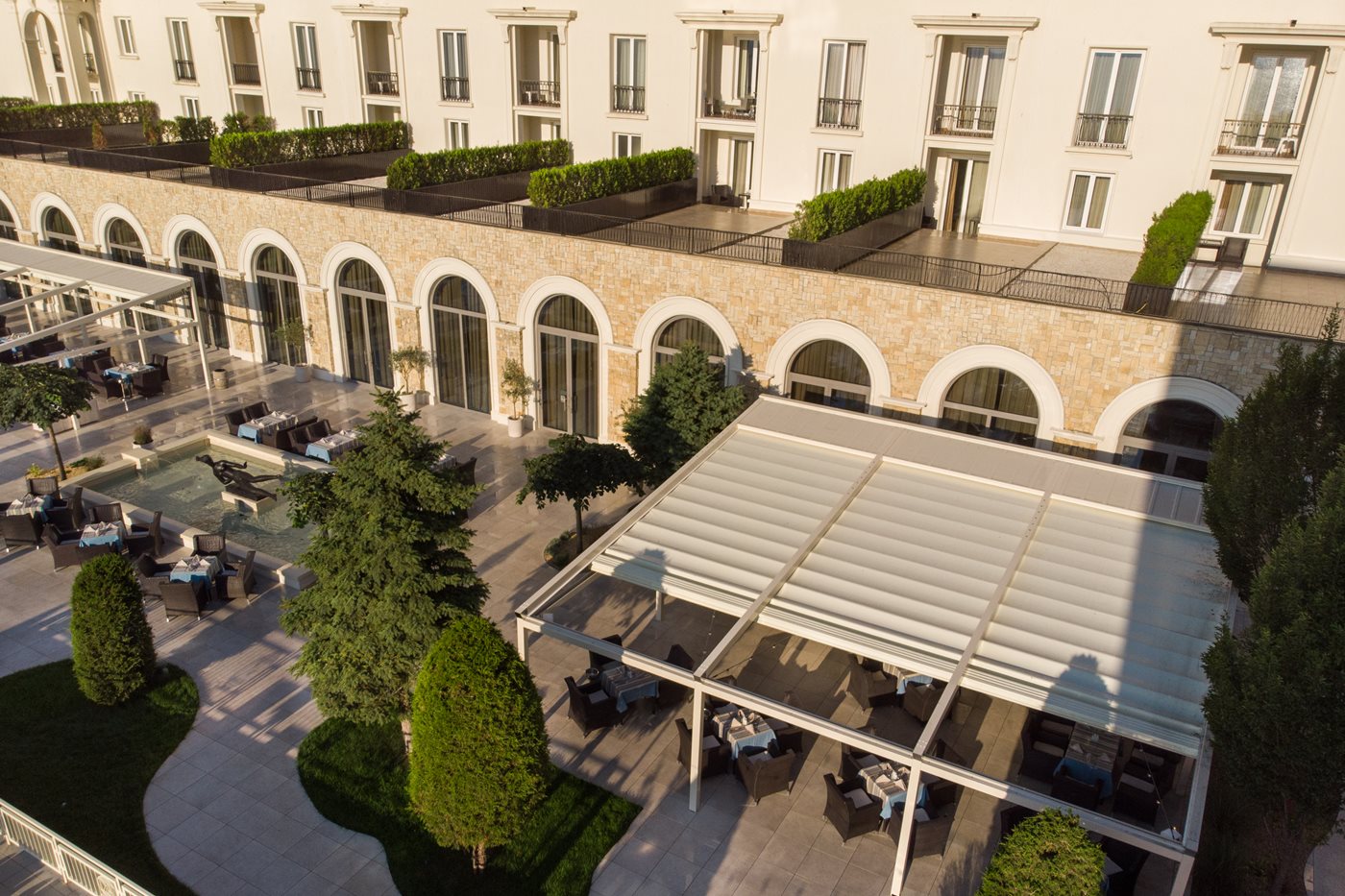 Pergotenda® B-Space: outdoor hospitality at Hotel IAKI