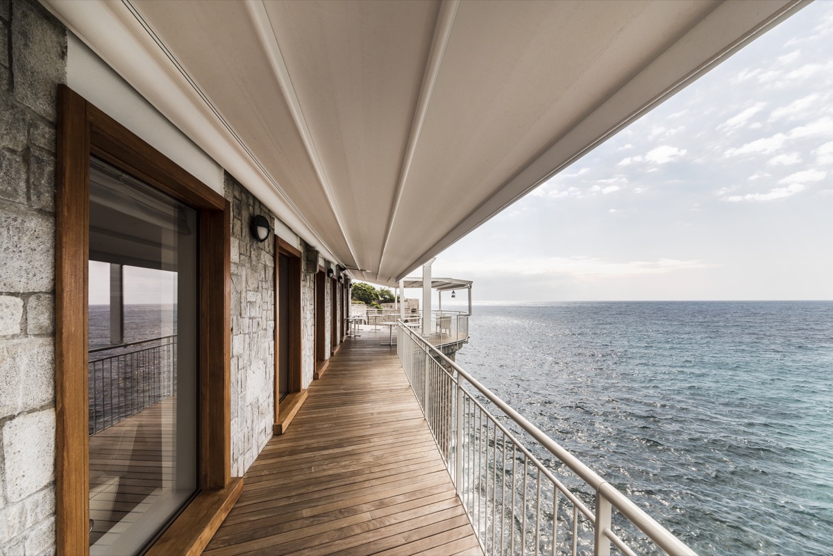 Elegancia gourmet con vistas al mar, con Pergotenda® Palladia®