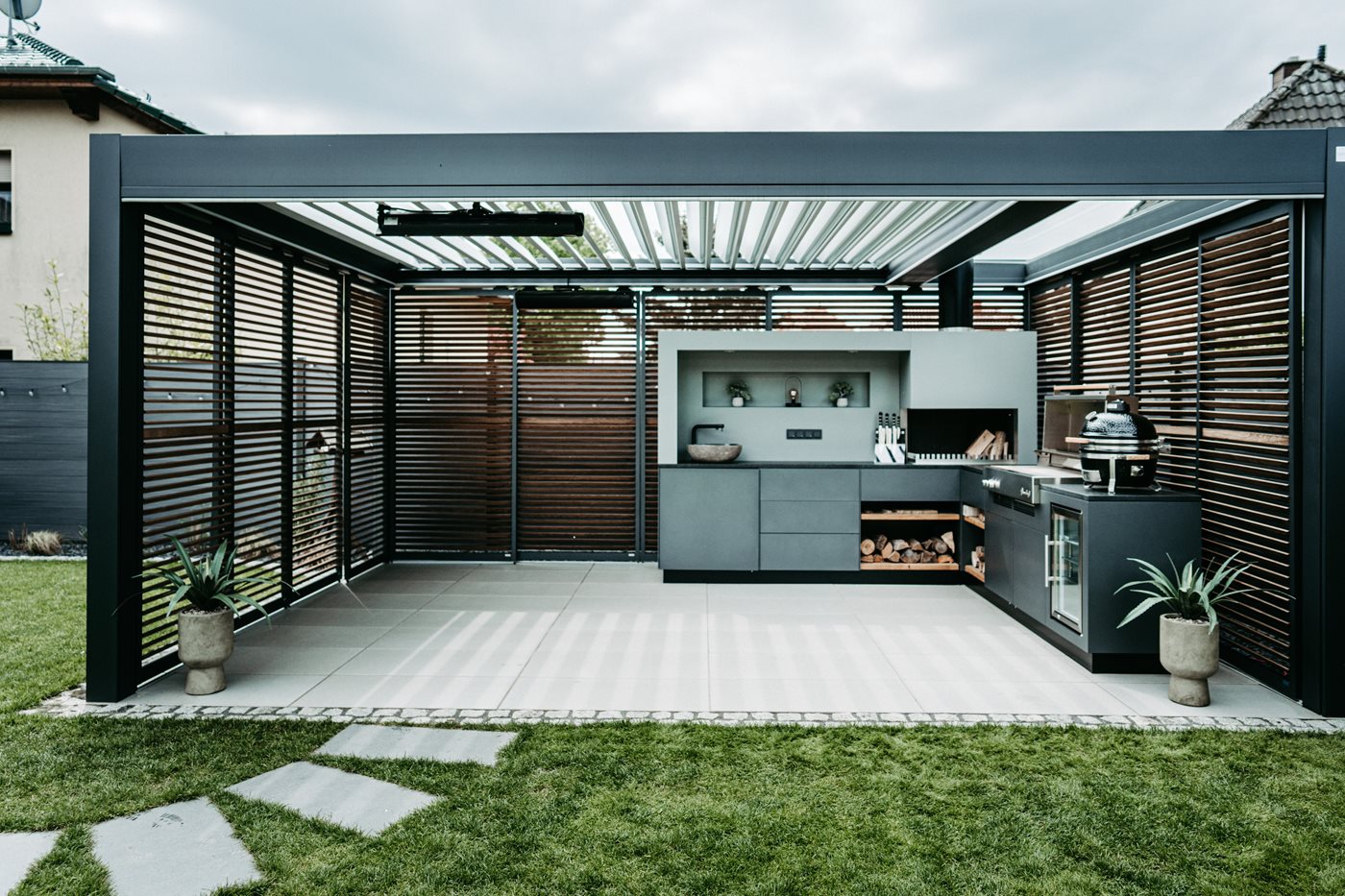 IMAGO®:  the dining room en plein air 