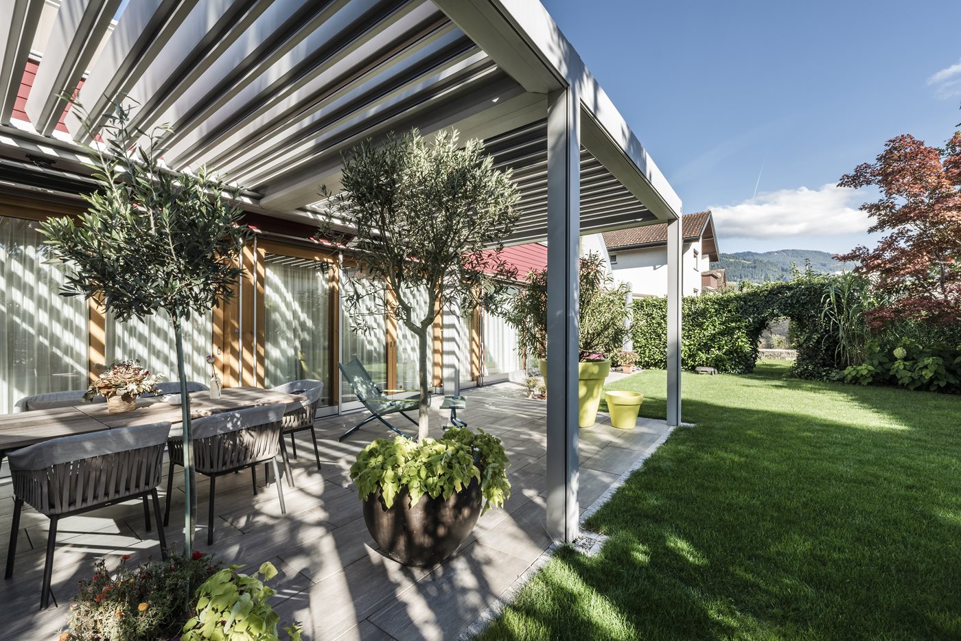Tres modelos de toldos para la terraza « Ámbito Las mejores soluciones en  equipamiento y mobiliario para ambientes de exterior