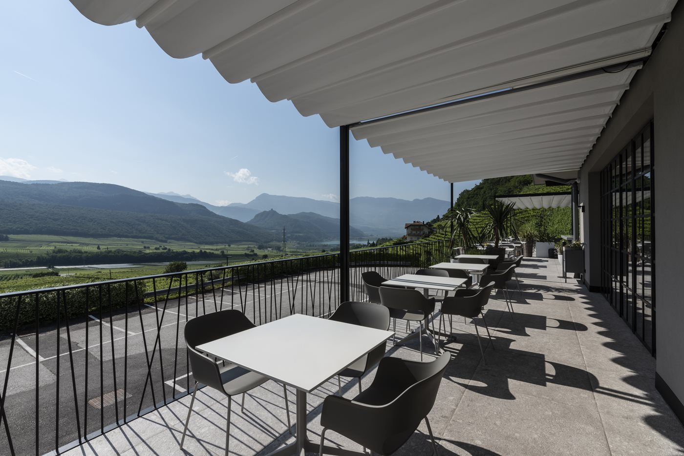 Culinaire verkenningen en panoramisch comfort met Pergotenda® Exyl